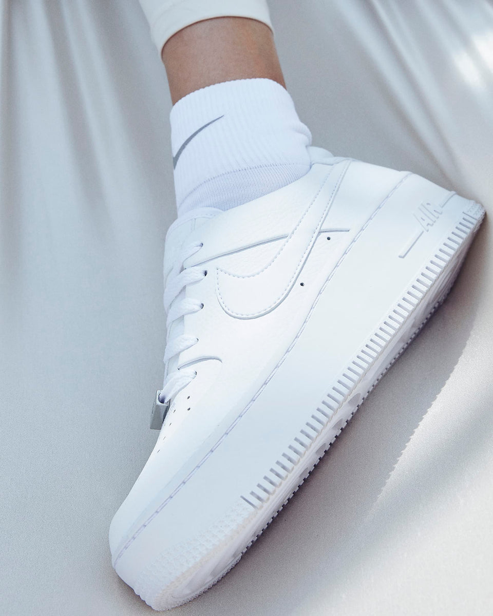 nike air force 1 sage low trainers in white