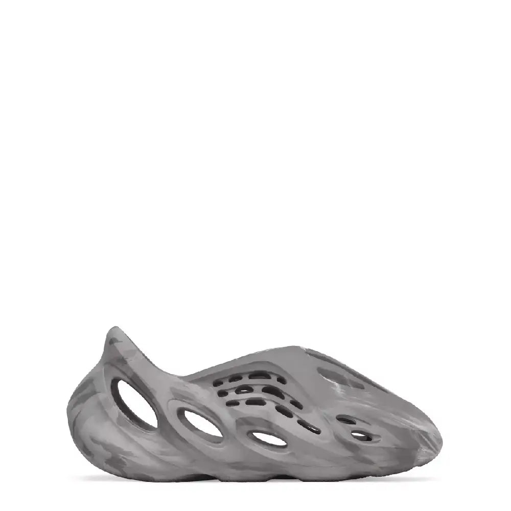 YEEZY  10076402