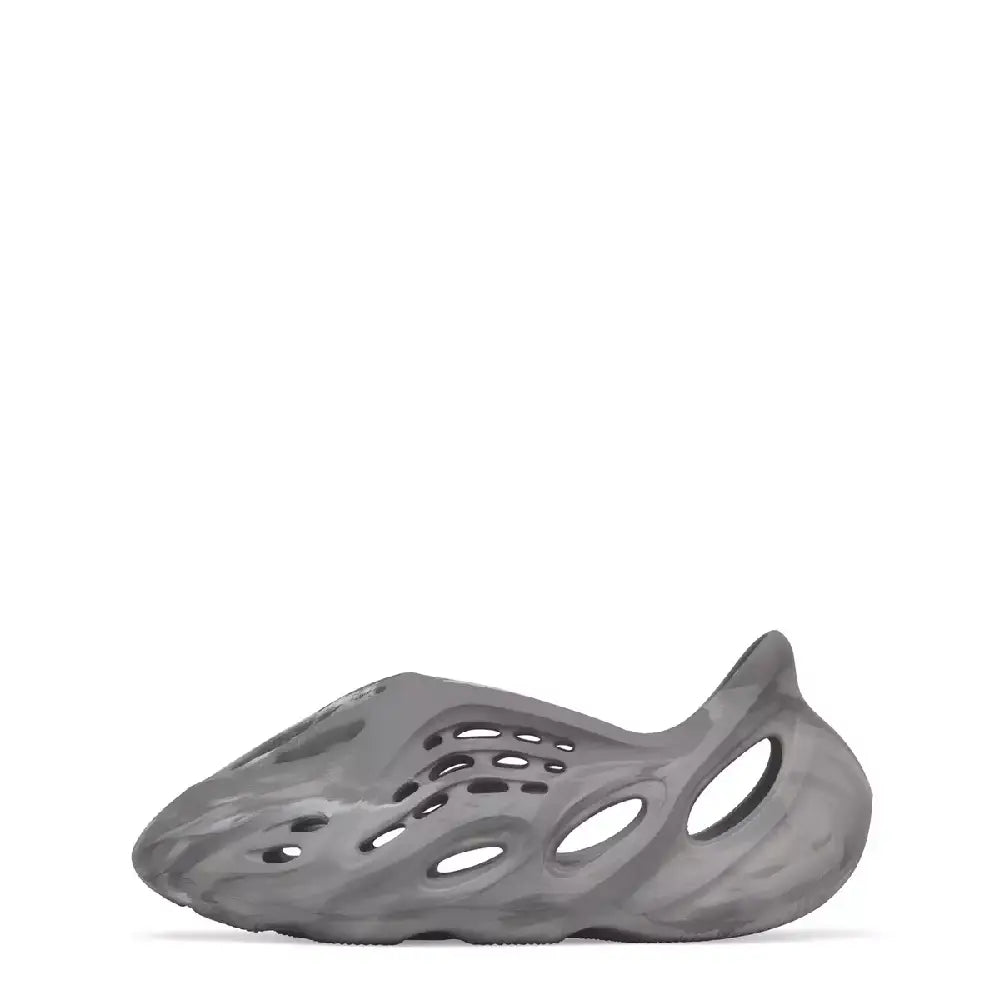 YEEZY  10076402