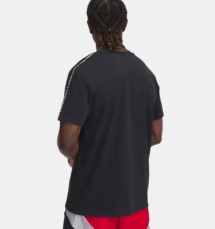 UNDER ARMOUR  1390300-0001