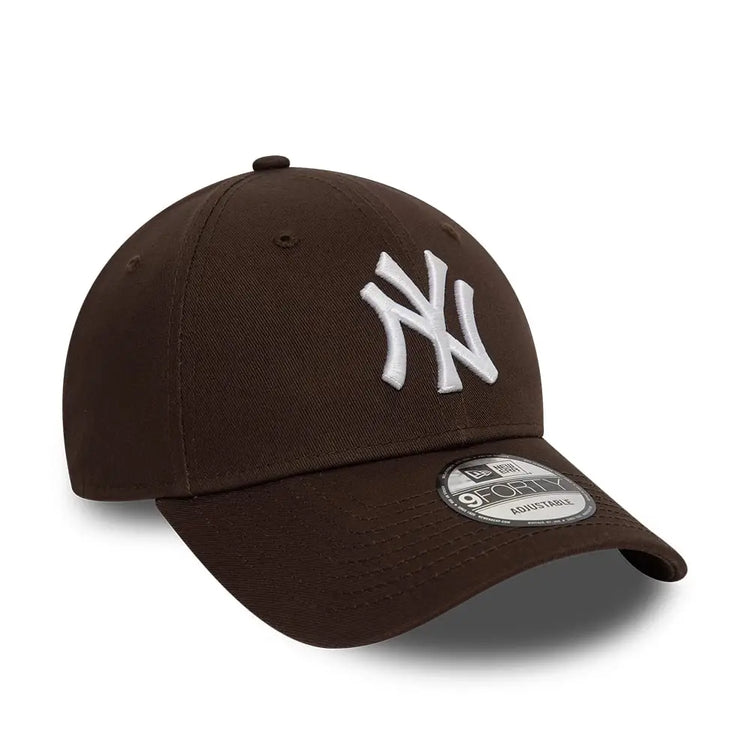 NEW ERA New York Yankees League Essential Dark Brown 9Forty Adjustable Cap 60471458