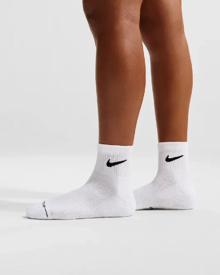 NIKE  HQ8030-901