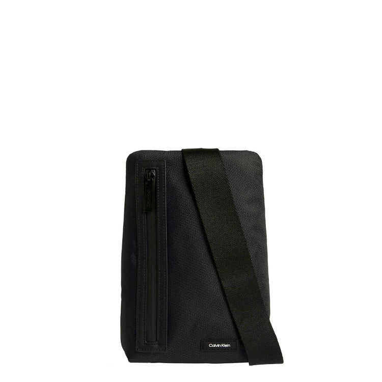 CK ESSENTIAL SLING BAG