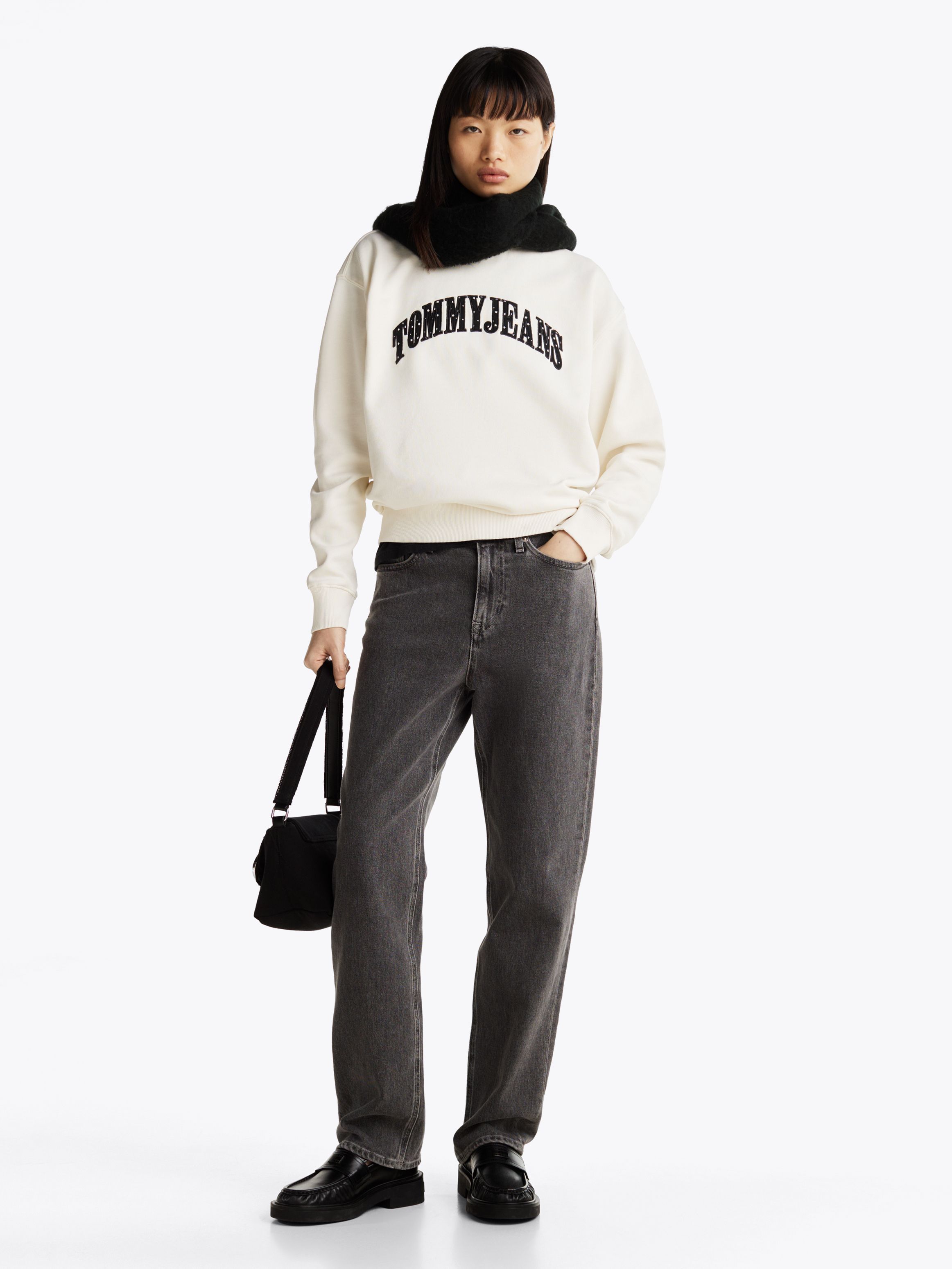 Tommy Jeans Logo Aplique Relaxed Sweatshirt