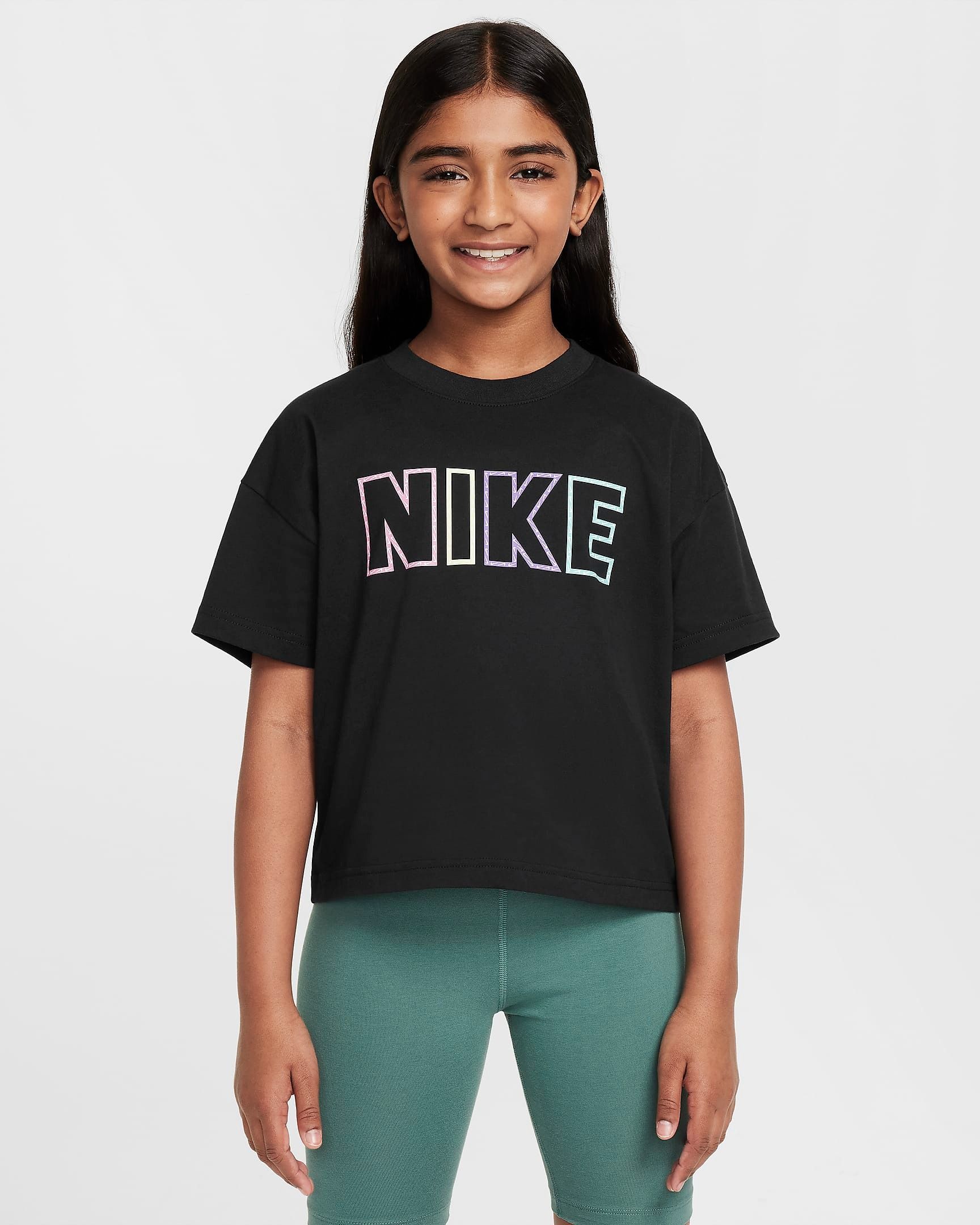 Nike Sportswear Essential Big Kids, Girls T-Shirt