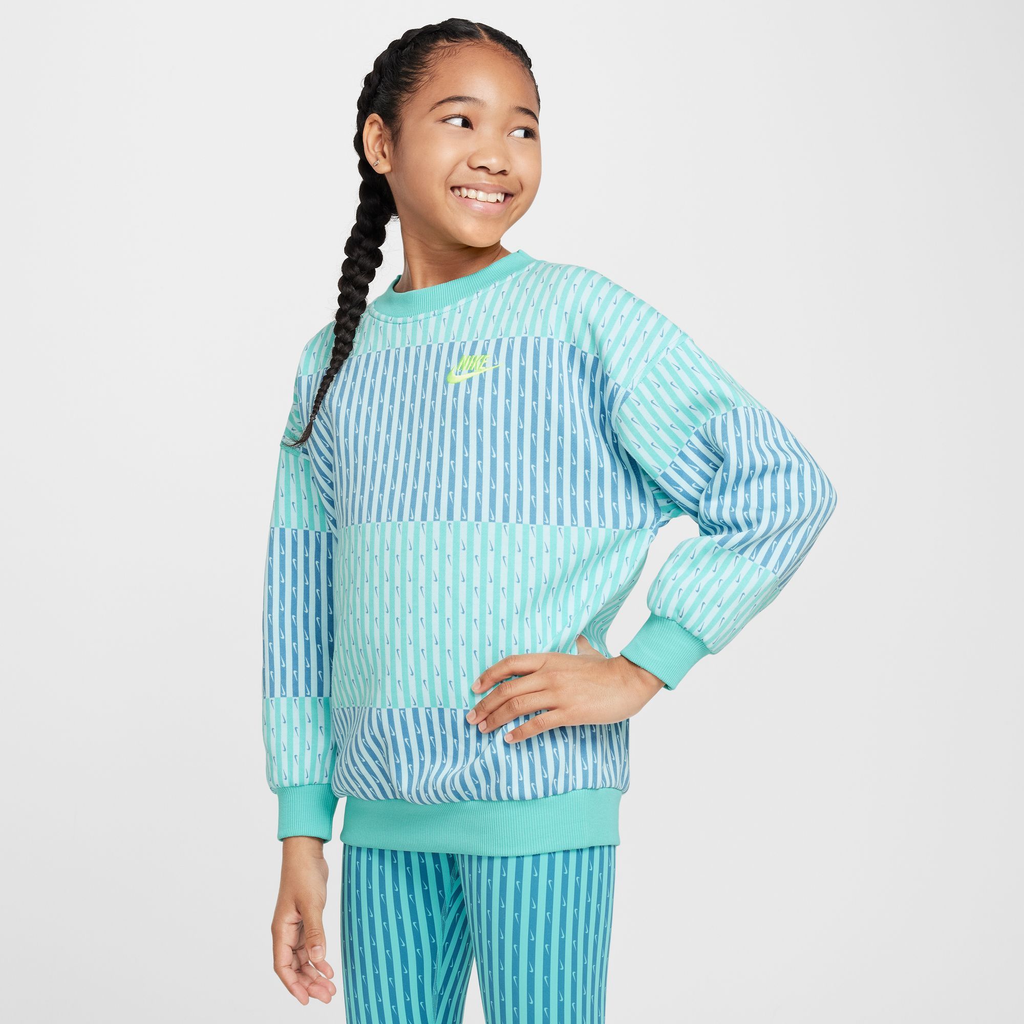 Nike Sportswear Club Fleece Big Kids' (Girls') Oversized Sweatshirt